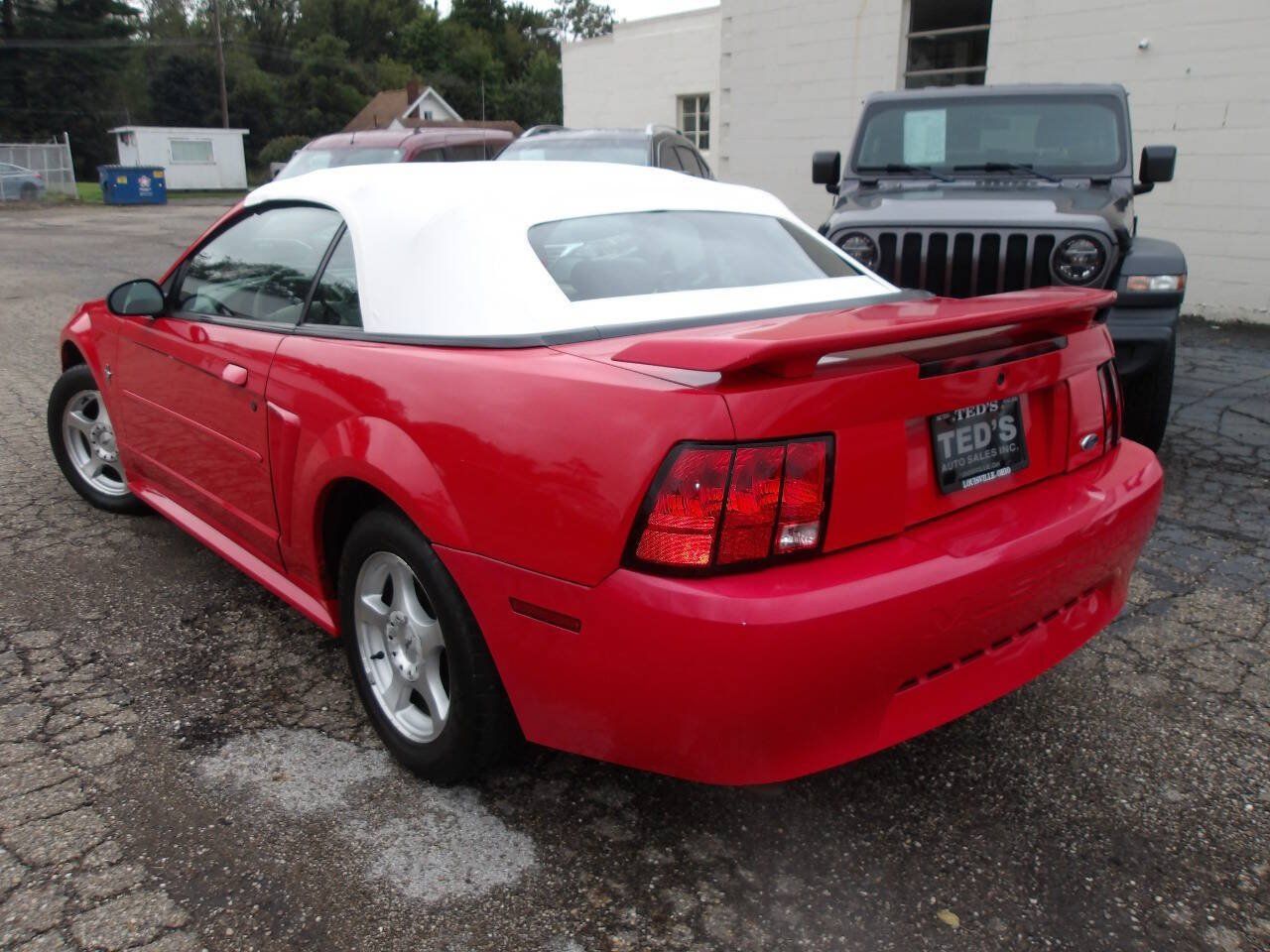 Used 2003 Ford Mustang Convertible RWD image 5