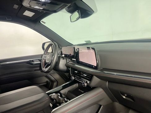 Used 2025 Chevrolet Suburban RST image 34