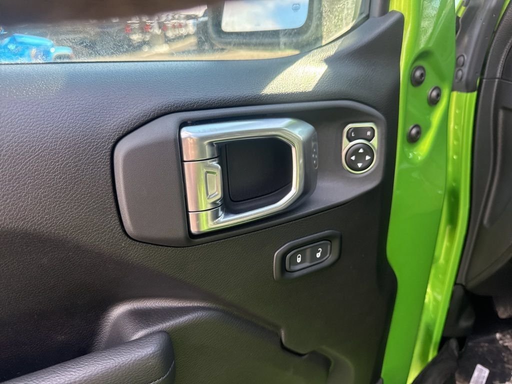 Used 2025 Jeep Gladiator Sport AWD/4WD image 27