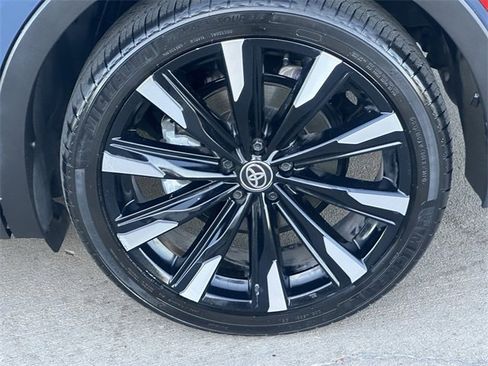 Used 2025 Toyota Crown Platinum image 8