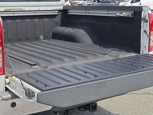 Used 2016 Nissan Frontier SV w/ SV Value Truck Package RWD image 9