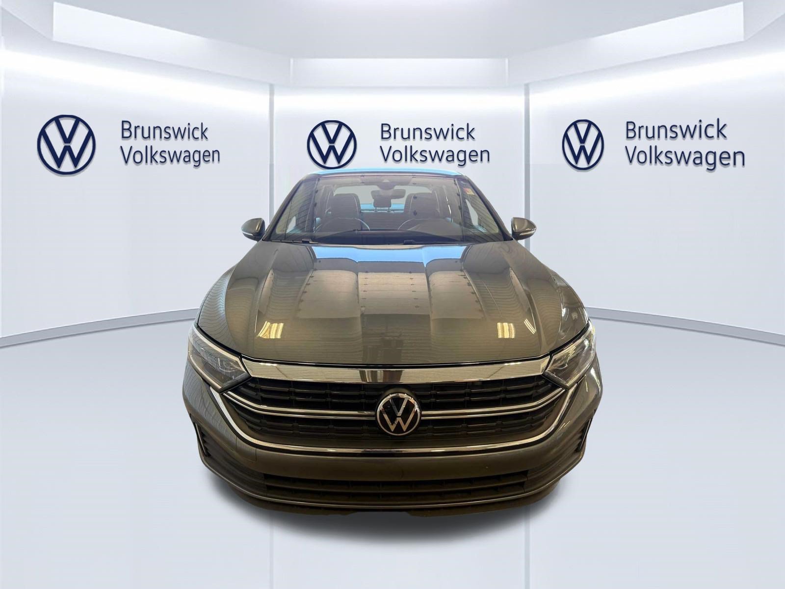 Used 2024 Volkswagen Jetta SEL FWD image 2