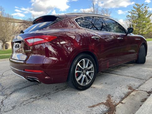 Used 2017 Maserati Levante w/ Luxury Package AWD/4WD image 6