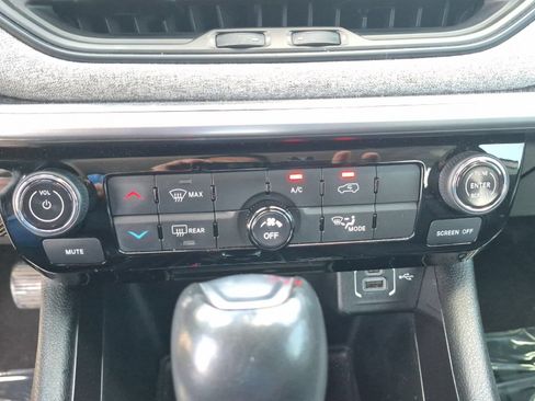 Used 2022 Jeep Compass Latitude FWD image 18