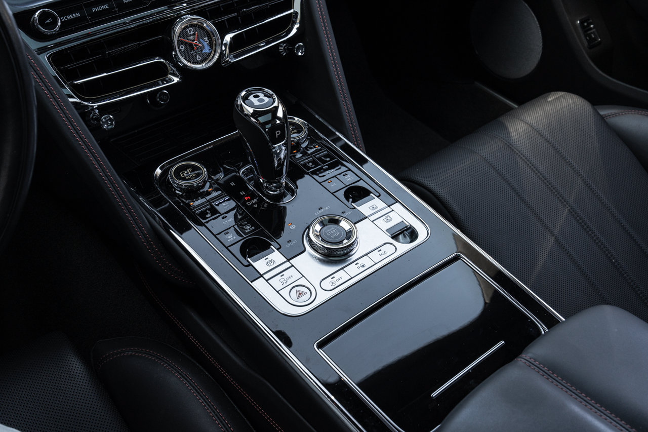 Used 2024 Bentley Flying Spur V8 AWD/4WD image 44