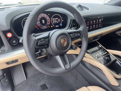 Certified 2025 Porsche Cayenne Coupe AWD/4WD image 4