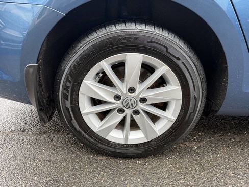 Used 2016 Volkswagen Golf S image 13
