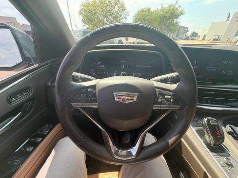 Used 2023 Cadillac Escalade Premium Luxury AWD/4WD image 12