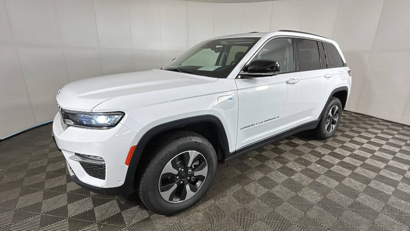 Used 2022 Jeep Grand Cherokee Limited 4xe w/ Luxury Tech Group II AWD/4WD image 8