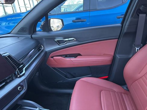 Used 2025 Kia Sportage SX Prestige image 9