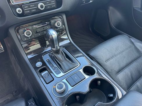 Used 2016 Volkswagen Touareg Executive image 19