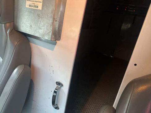 Used 2016 Ford E-350 and Econoline 350 Super Duty w/ Power Windows & Locks Group image 51