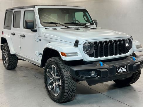 Used 2024 Jeep Wrangler Unlimited AWD/4WD image 7