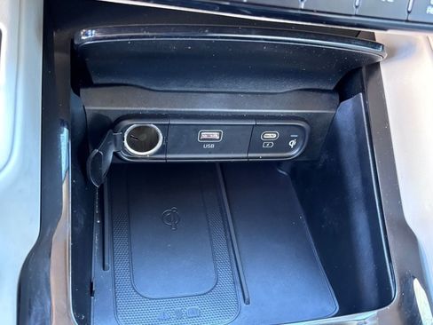 Used 2024 Kia Telluride EX w/ EX Captain's Chair Package FWD image 31