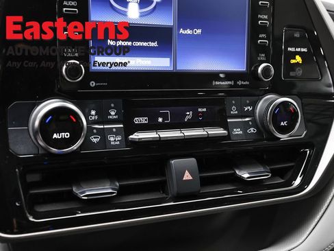 Used 2022 Toyota Highlander LE image 20