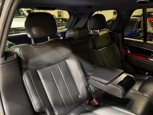 Used 2023 Land Rover Range Rover SE AWD/4WD image 8