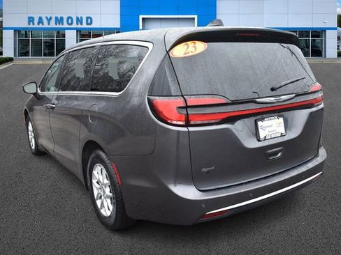 Used 2023 Chrysler Pacifica Touring-L FWD image 6
