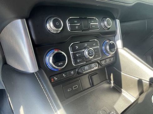 Used 2023 GMC Yukon XL SLT image 20