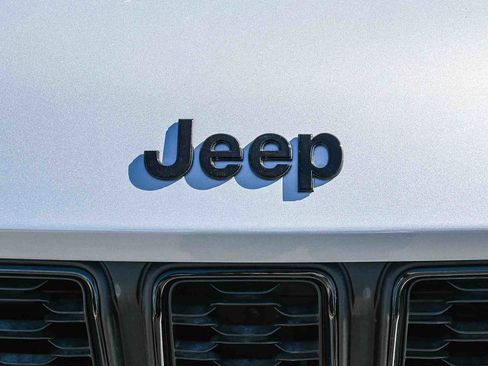 New 2025 Jeep Grand Cherokee Altitude image 13