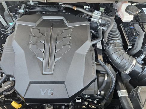 Used 2023 Kia Carnival EX image 28