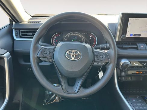 Used 2025 Toyota RAV4 LE AWD/4WD image 13