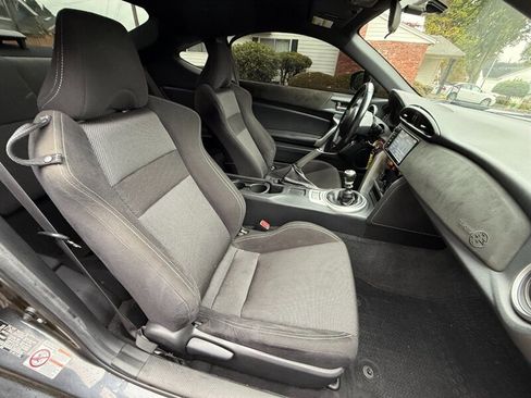 Used 2017 Toyota 86 image 13