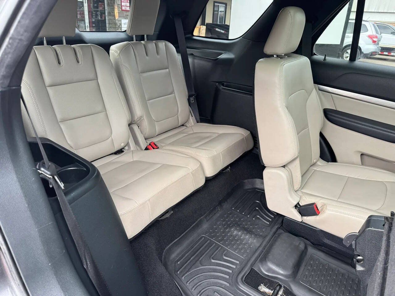 Used 2019 Ford Explorer XLT w/ Equipment Group 202A AWD/4WD image 17