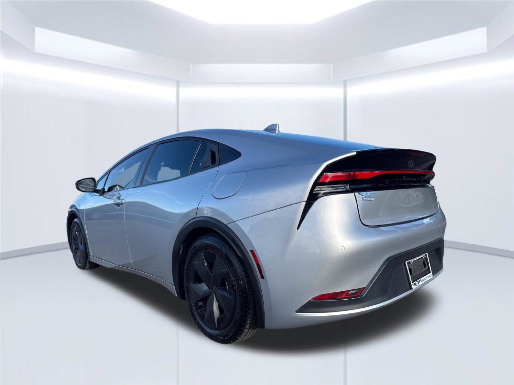 Used 2024 Toyota Prius LE FWD image 9