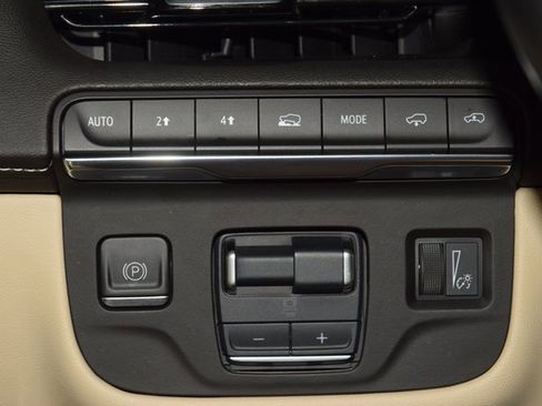 Used 2021 Cadillac Escalade Premium Luxury w/ Driver Assist Tech Package image 38