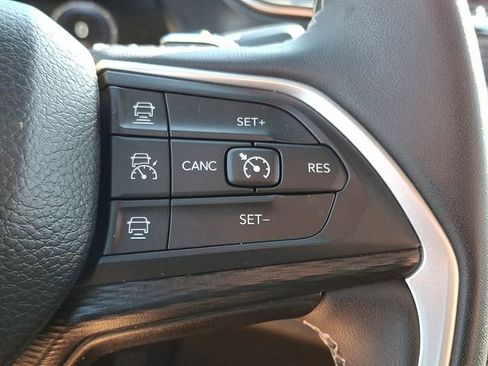 Used 2023 Jeep Grand Cherokee L Laredo image 23