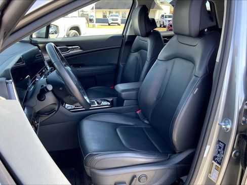 Used 2024 Kia Sportage EX image 7