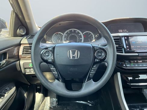 Used 2017 Honda Accord EX image 11