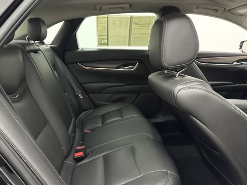 Used 2019 Cadillac XTS Luxury image 32