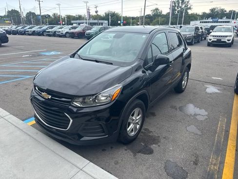 Used 2020 Chevrolet Trax LS w/ Tint and Cruise Package AWD/4WD image 3