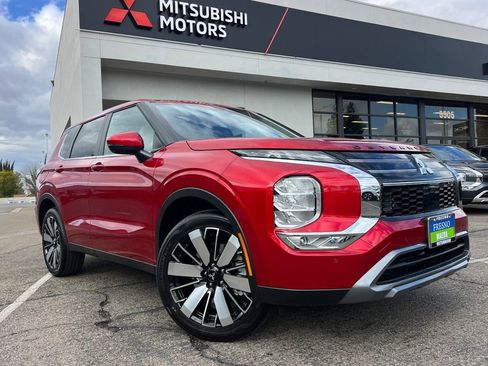 New 2026 Mitsubishi Outlander SE FWD image 2