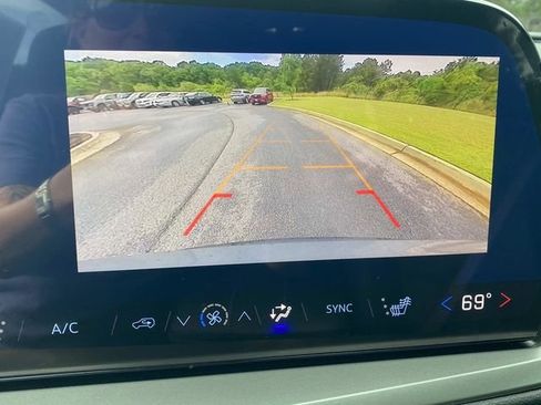 Used 2025 Chevrolet Traverse LT FWD image 28