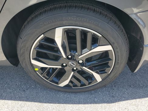 New 2025 Nissan Versa SR w/ Trunk Package image 8