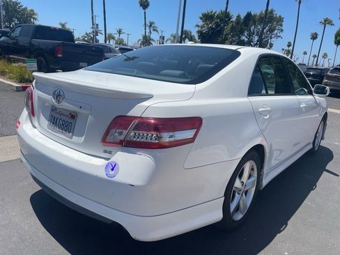 Used 2011 Toyota Camry SE w/ SE Extra-Value Pkg #1 FWD image 4