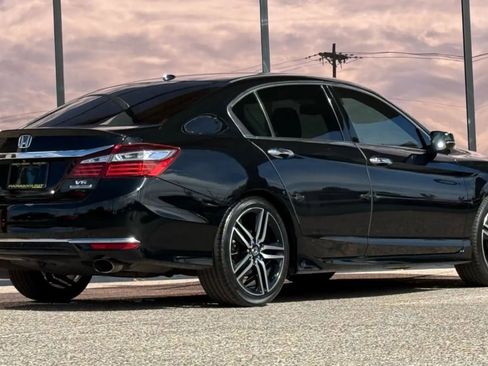Used 2016 Honda Accord Touring image 12