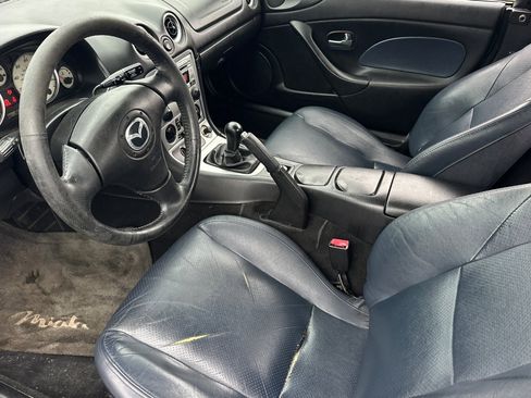 Used 2004 MAZDA MX-5 Miata Cloth w/ Leather Azure Blue Pkg image 10