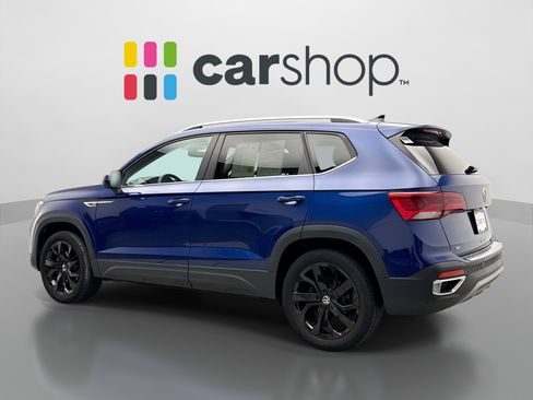 Used 2023 Volkswagen Taos SE w/ Panoramic Sunroof Package AWD/4WD image 3