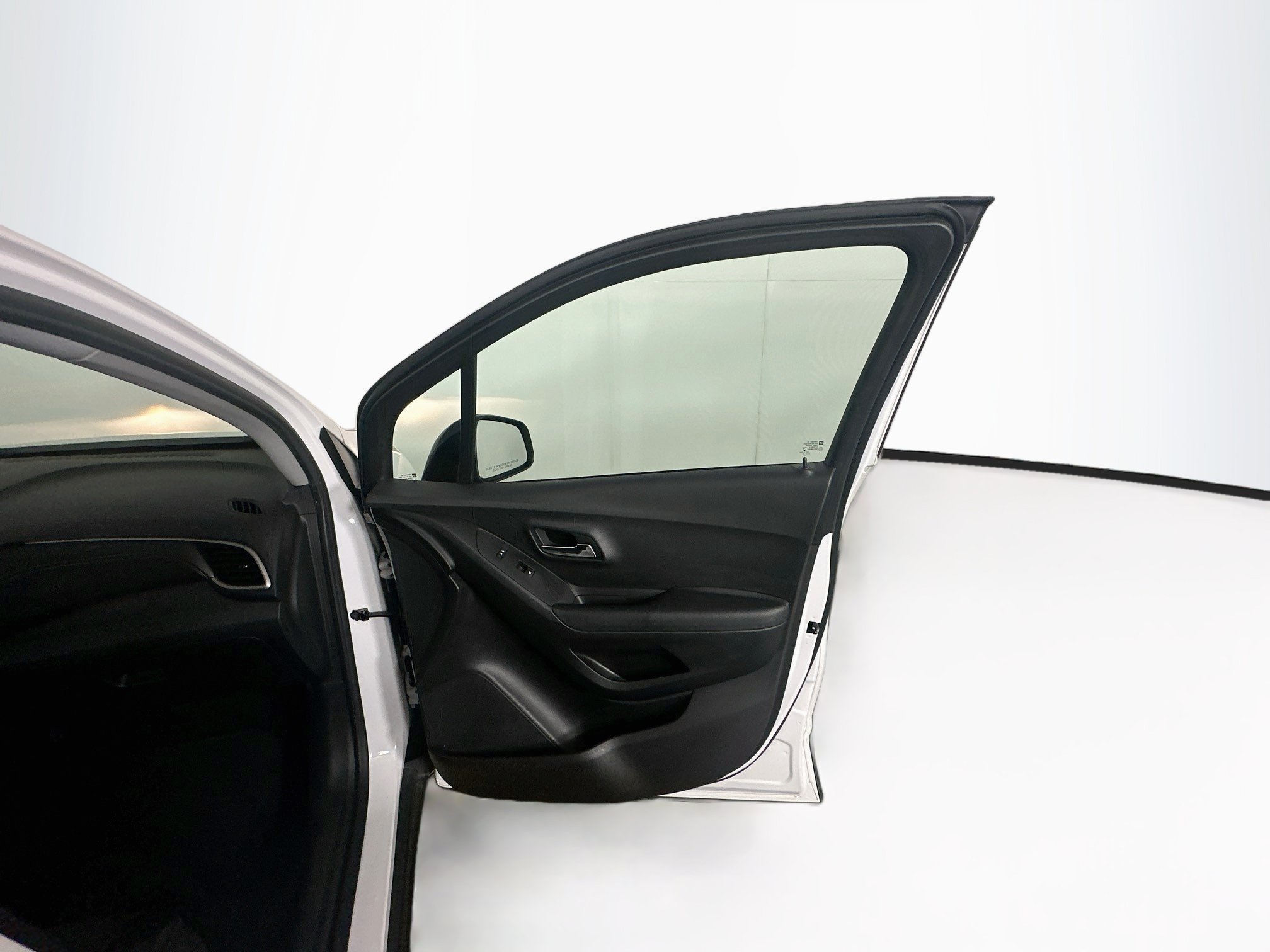 Used 2019 Chevrolet Trax LT w/ Redline Edition FWD image 29