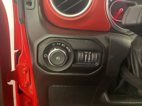 Used 2022 Jeep Wrangler Unlimited Rubicon image 10