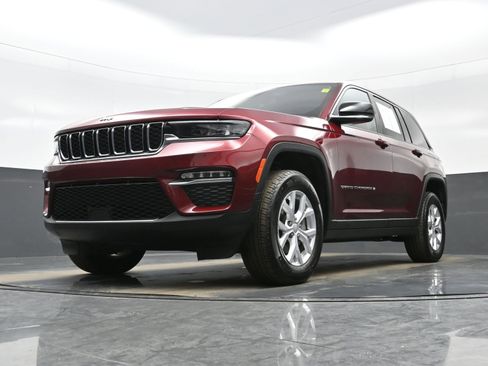 Used 2023 Jeep Grand Cherokee Limited image 27