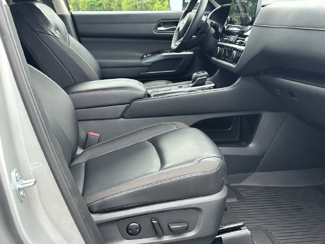 Certified 2025 Nissan Pathfinder SL FWD image 15