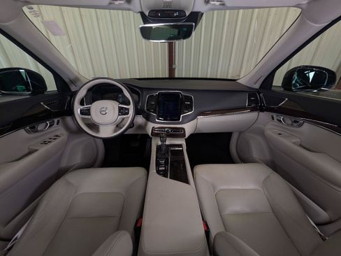 Used 2017 Volvo XC90 T6 Momentum w/ Vision Package AWD/4WD image 4