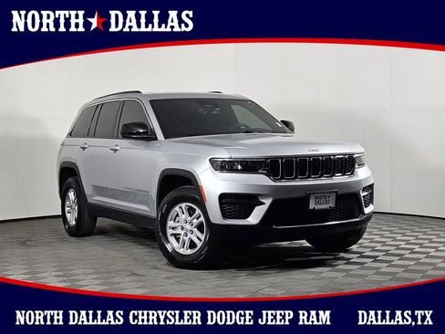 Used 2025 Jeep Grand Cherokee Laredo RWD image 1