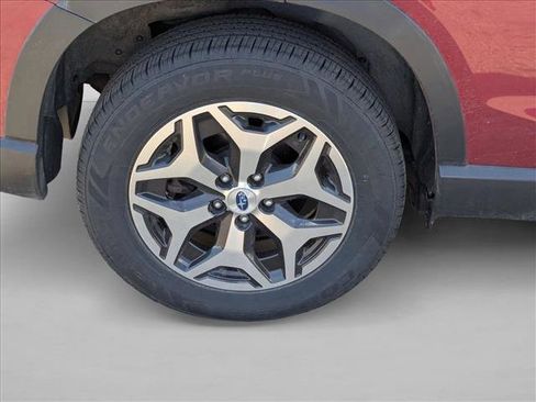 Used 2020 Subaru Forester Premium image 9