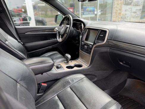 Used 2014 Jeep Grand Cherokee Overland AWD/4WD image 16