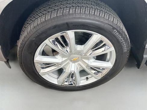 Used 2025 Chevrolet Silverado 1500 High Country w/ High Country Premium Package AWD/4WD image 34